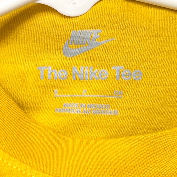 Boys Nike Yellow Graphic T-Shirt Size S - Picture 3 of 3
